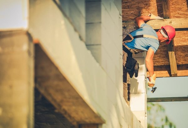 Quels sont les avantages des matériaux durables dans les travaux de réhabilitation ?