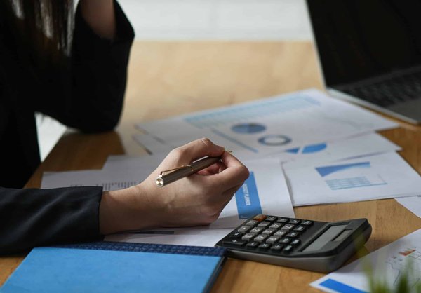 Quelles sont les options possibles pour réaliser la comptabilité de l'entreprise ?