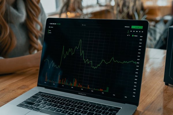 Comment investir en bourse avec 1000 euros ?
